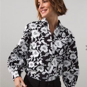 Chico’s textured flower Shirt sz1.5. Size10 black and white
